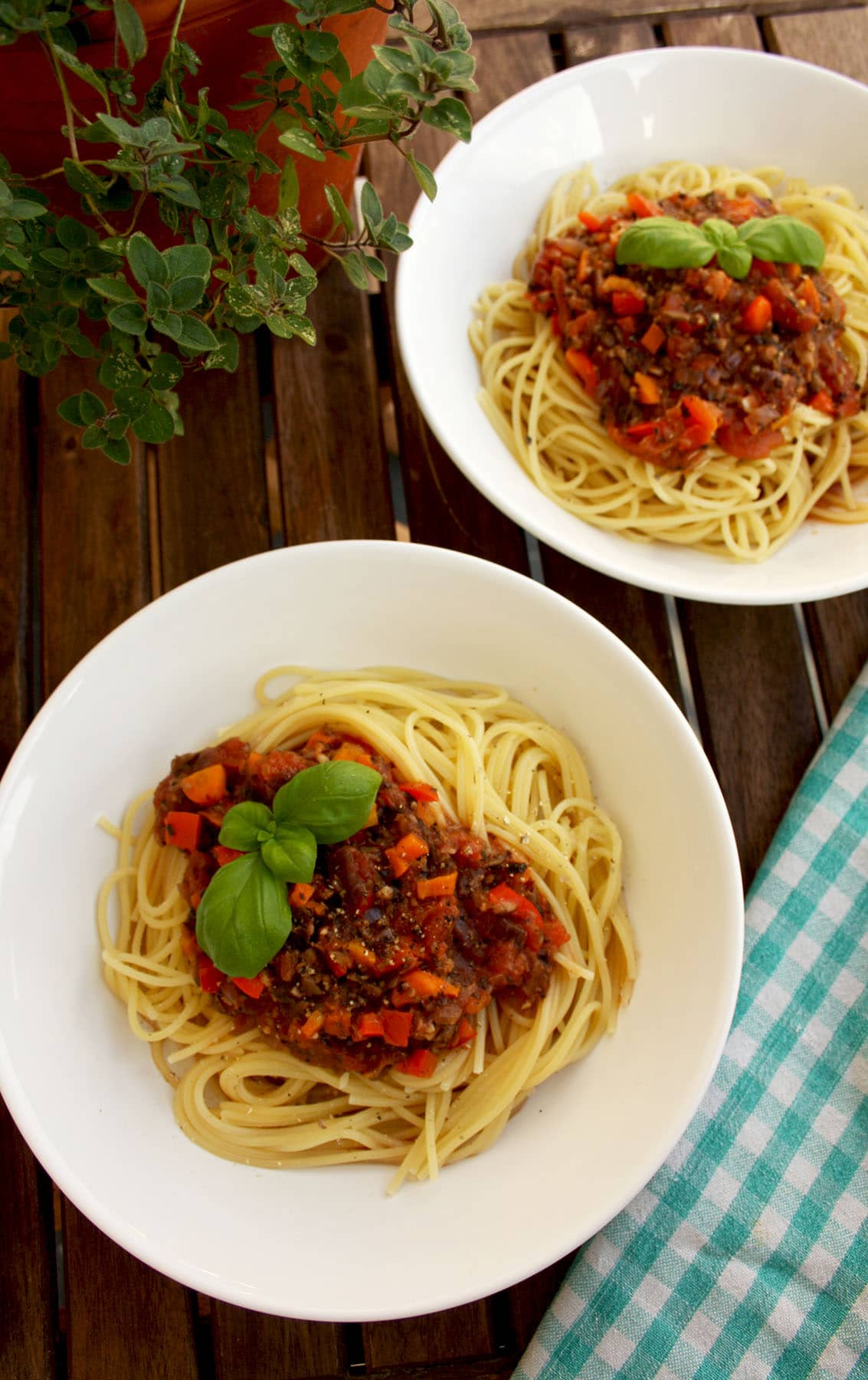 Vegan Spaghetti Bolognese • Happy Kitchen.Rocks
