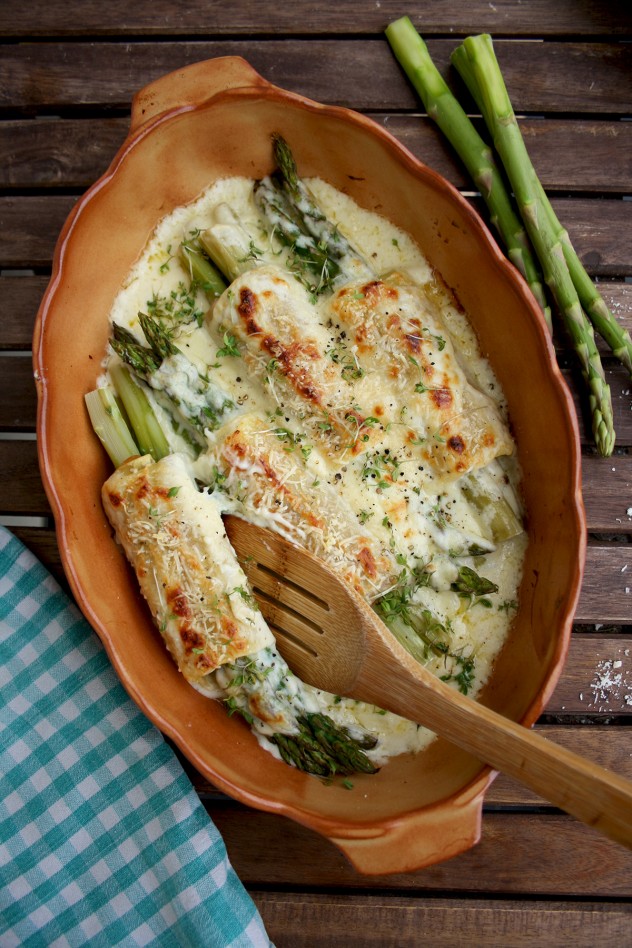 Baked Asparagus Cannelloni: Impressive but easy-to-make spring entreÃ©. Mild asparagus wrapped in salty prosciutto and lasagna sheets with creamy and silky bÃ©chamel sauce and crispy Parmesan crust. Guilty pleasure for the special occasion!