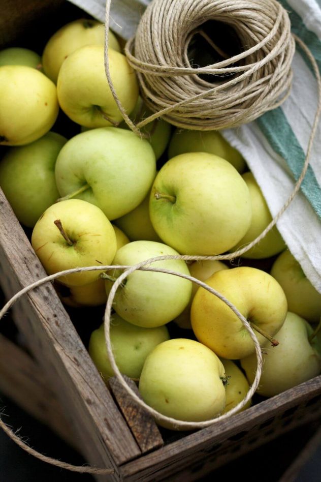 Sharlotka Russian Apple Pie • Happy Kitchen.Rocks