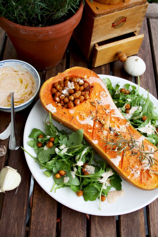 Roasted butternut squash with crunchy chick peas and smoked paprika tofu dip. The easiest and tastiest way to roast a butternut squash! Vegan & gluten-free.