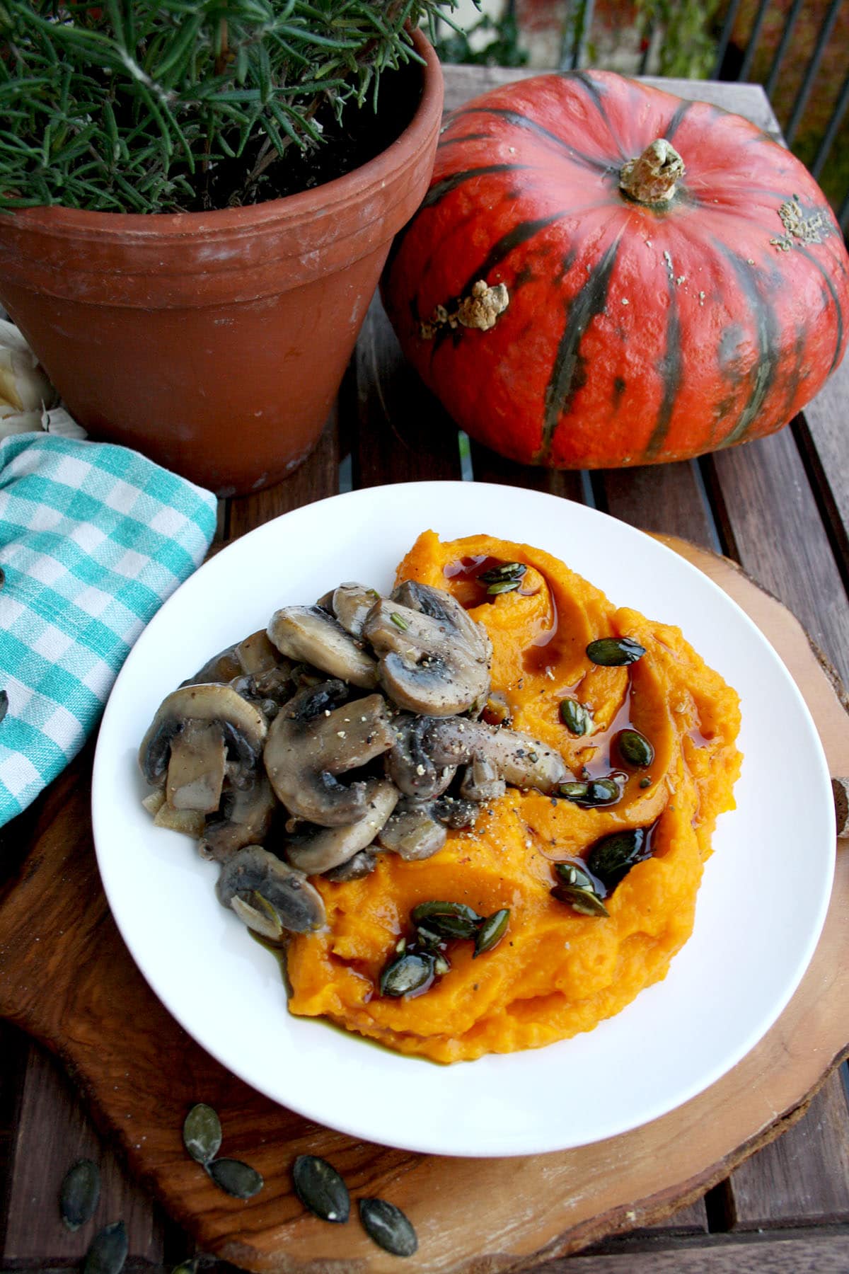 Creamy Pumpkin Puree with Mushrooms and Garlicky Pumpkin Oil • Happy Kitchen
