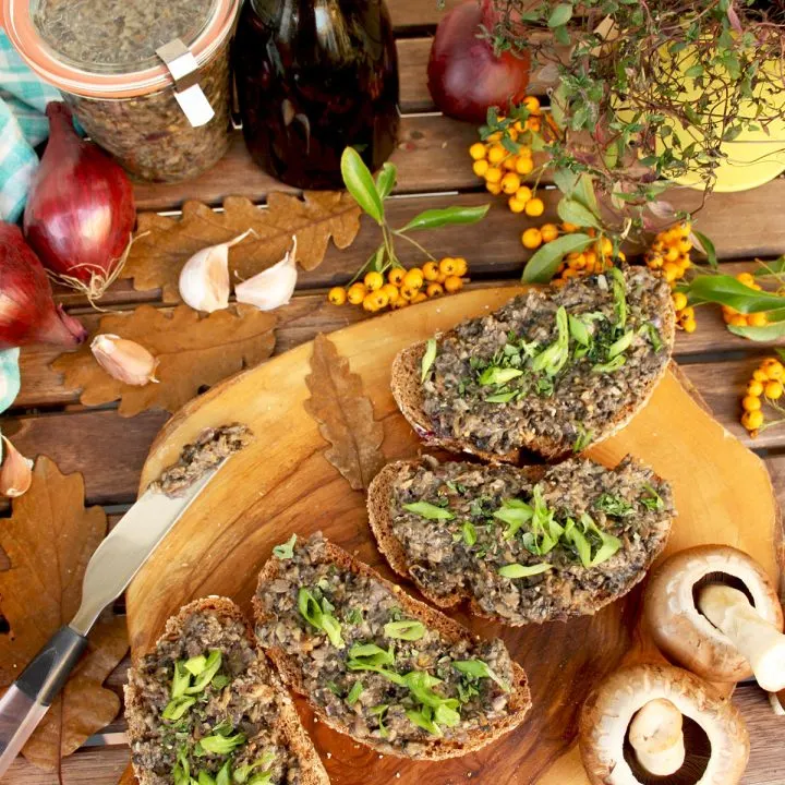 Russian Mushroom Caviar: Delicious, easy and healthy vegan appetizer, ready in just 30 minutes. Serve it with rye bread, crackers or Russian pancakes.