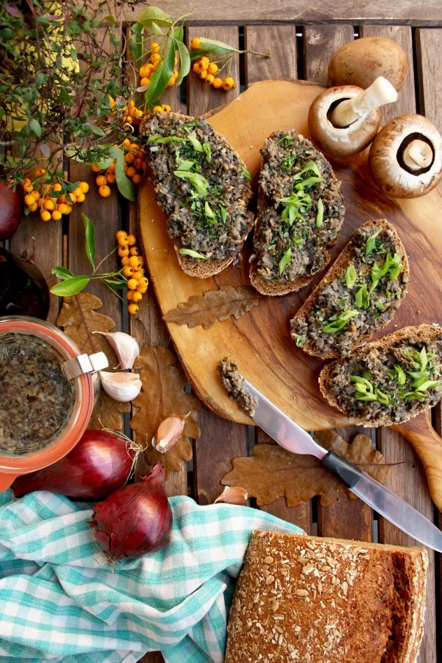 Russian Mushroom Caviar: Delicious, easy and healthy vegan appetizer, ready in just 30 minutes. Serve it with rye bread, crackers or Russian pancakes.