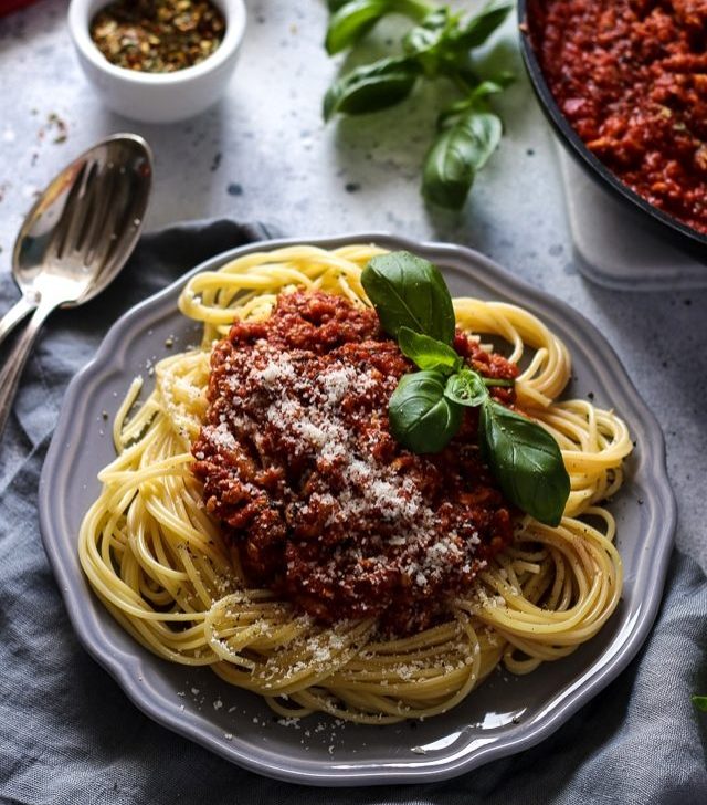cropped-Vegetarian-Spaghetti-Bolognese-on-a-Plate.jpg