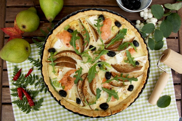 Festive Salmon Quiche with Pears and Camembert: Flavorful, fancy and incredibly delicious quiche for any occasion. It looks impressive and is easy to make!
