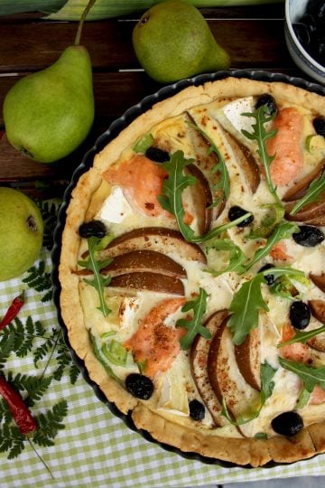 Festive Salmon Quiche with Pears and Camembert: Flavorful, fancy and incredibly delicious quiche for any occasion. It looks impressive and is easy to make!