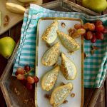Pears and Blue Cheese Appetizer: Easy, delicious and fancy appetizer for special occasions. You only need 4 ingredients and 15 minutes to make it!