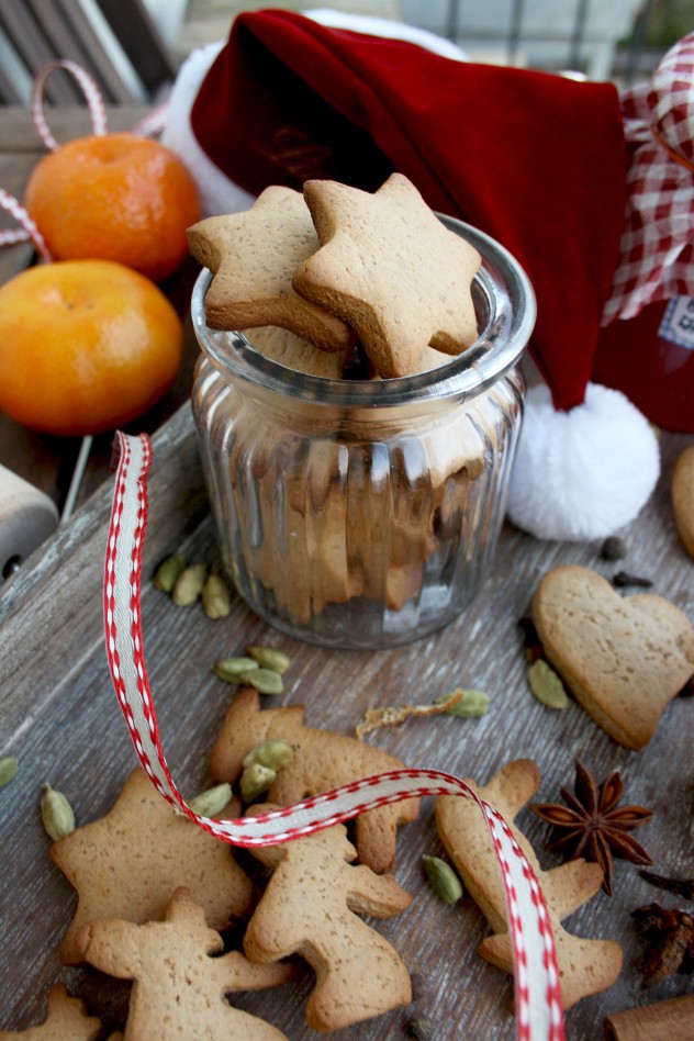 German Christmas Cookies: Lebkuchen. Authentic recipe of the most popular German cookies: spicy, soft and incredibly flavorful. Give them as gifts to your family and friends! Spice mix recipe provided.