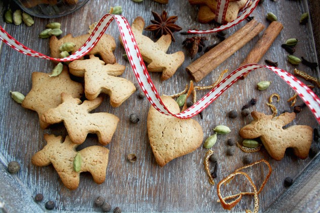 German Christmas Cookies - Lebkuchen - with the Christmas Stripe and Cinnamon Sticks