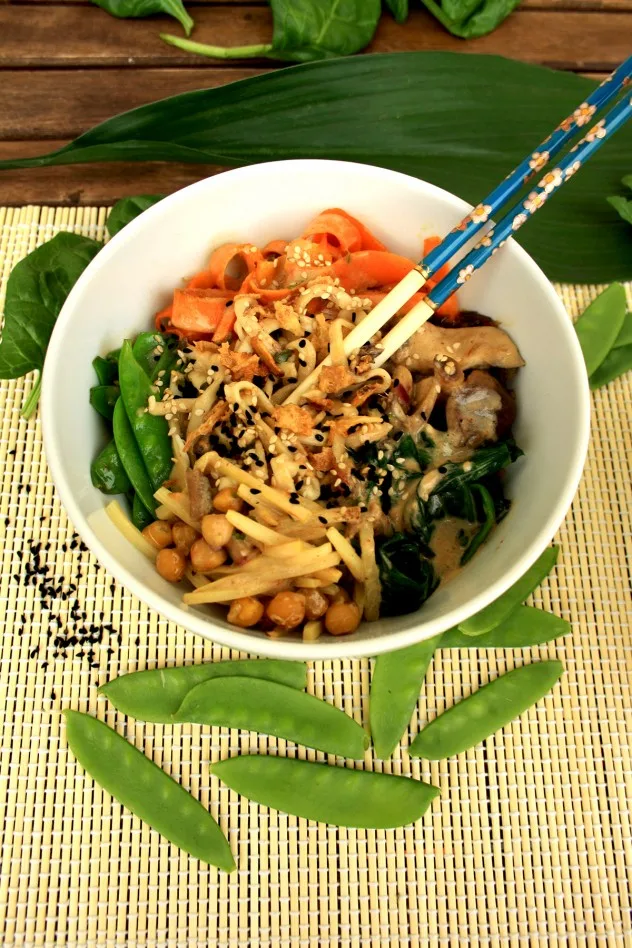 Asian Veggie Noodle Bowls: Veggie-packed flavorful dinner which is really quick to throw together and so much better than takeout! Use any veggies you like.