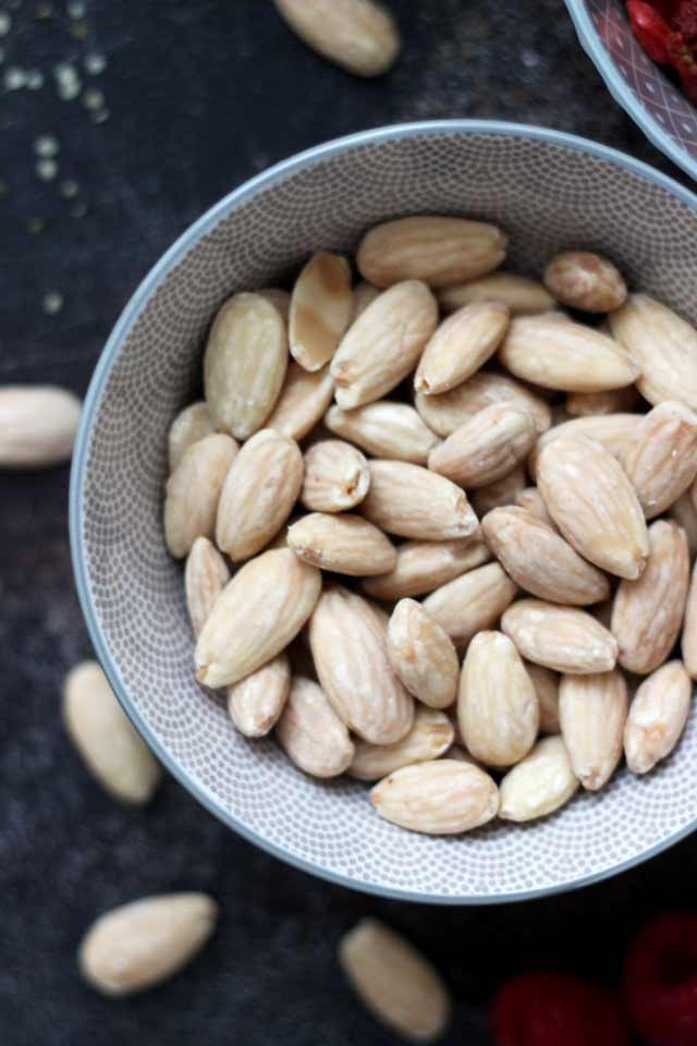 Muesli Recipe: A Healthy and Delicious Breakfast Idea - Almonds for Muesli