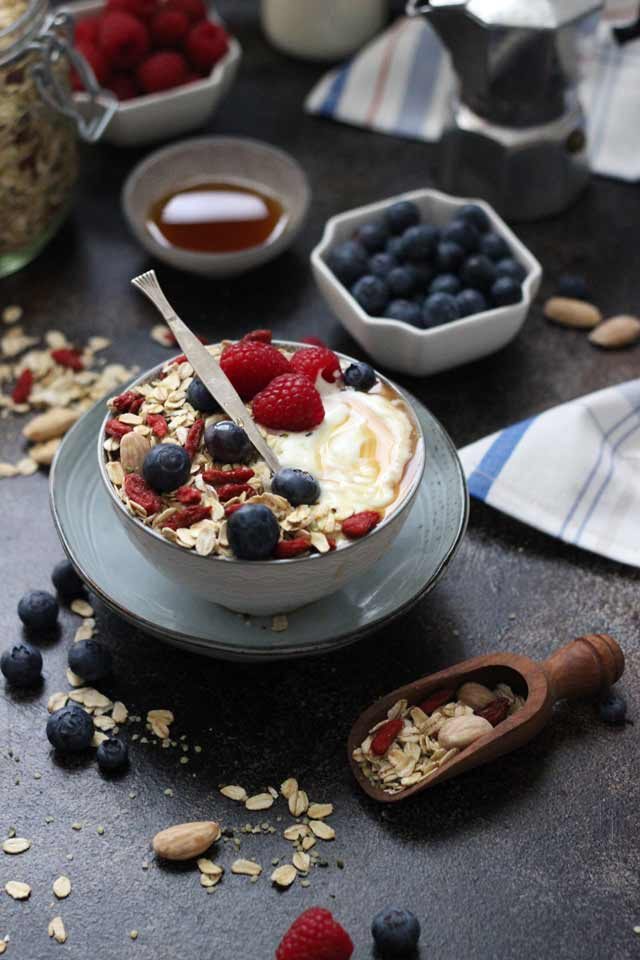 Muesli Recipe: A Healthy and Delicious Breakfast Idea - Muesli Bowl with Blueberries and Raspberries