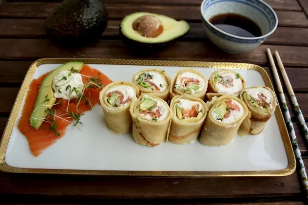 Pancake Sushi Rolls with Salmon and Avocado: An ultimate Russian - Japanese fusion food, perfect for breakfast, brunch or as an appetizer for a party.