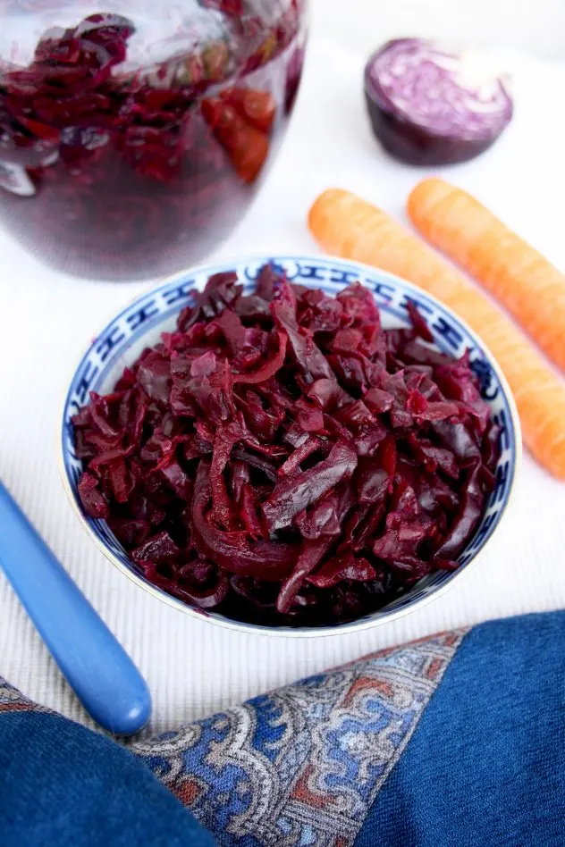 Easy Russian-Style Homemade Sauerkraut: Delicious and healthy way to use leftover cabbage. You only need 4 ingredients and 20 minutes to make it! Take advantage from the numerous health benefits of fermented food.