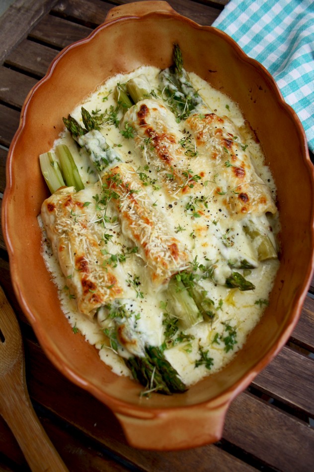 Baked Asparagus Cannelloni: Impressive but easy-to-make spring entreé. Mild asparagus wrapped in salty prosciutto and lasagna sheets with creamy and silky béchamel sauce and crispy Parmesan crust. Guilty pleasure for the special occasion!