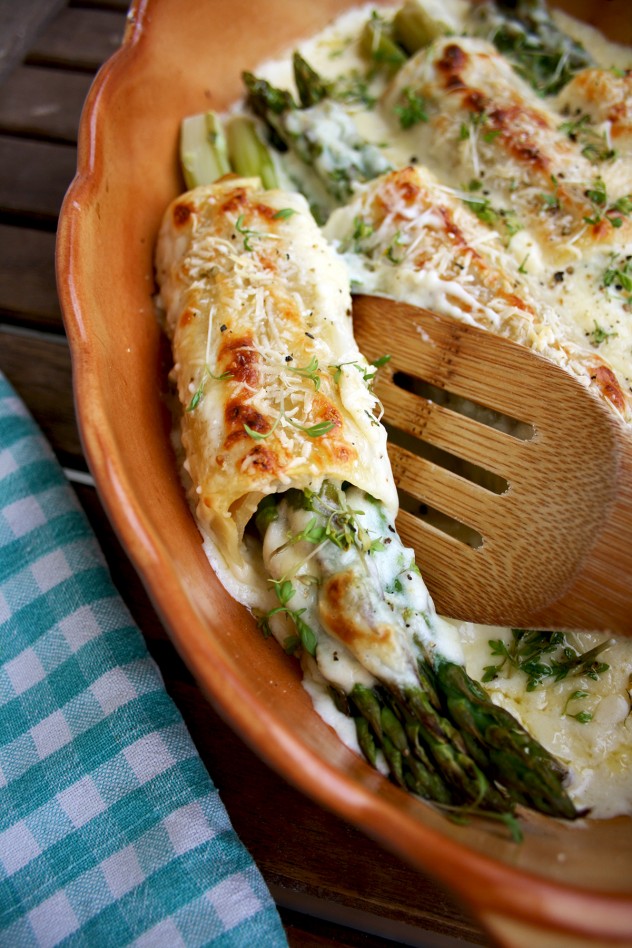 Baked Asparagus Cannelloni: Impressive but easy-to-make spring entreé. Mild asparagus wrapped in salty prosciutto and lasagna sheets with creamy and silky béchamel sauce and crispy Parmesan crust. Guilty pleasure for the special occasion!