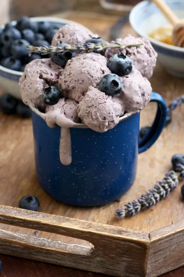 Easy sugar free blueberry cheesecake ice cream is a delicious dessert made from just 5 ingredients! This recipe can be used without an ice cream maker.
