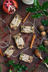 Healthy Chewy No Bake Granola Bars - Incredible Composition with Pomegranate, Cinnamon and Other Ingredients