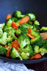 Simple Vegan Quinoa Fried Rice - Broccoli Mxied with Carrots in a Pan