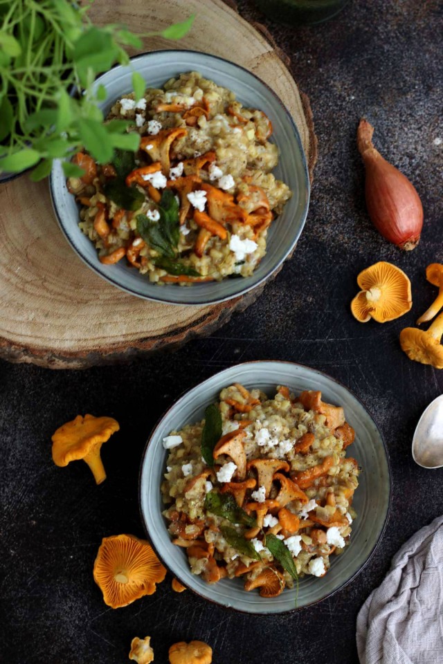 Easy Barley Risotto with Mushroom and Goat Cheese - in Bowls Flatlay with Mushrooms and Shallots around the Plates