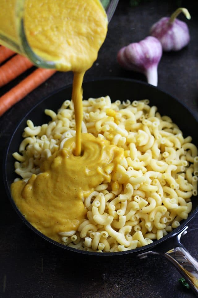 Silky and cheesy Vegan Mac and Cheese: Delicious vegan take on an ultimate comfort food classic. Packed with veggies and plant-based protein, this easy 30-minute vegan mac ’n’ cheese recipe will become your family favorite!