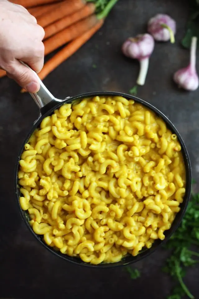 Silky Vegan Mac and Cheese - Holding a Pan Full of Mac'n'Cheese in a Hand