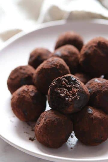 cropped-Energy-Balls-Coated-with-Cocoa-Powder-on-a-Plate.jpg