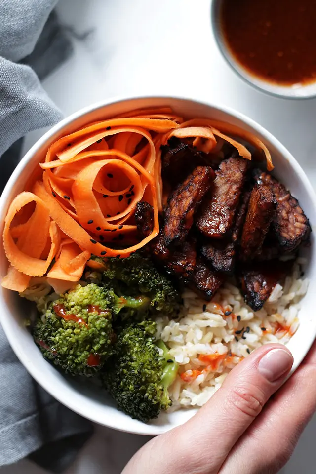 Tempeh Bowl with Rice Broccoli and Carrots