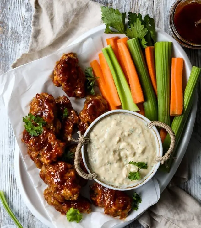 cropped-Vegan-buffalo-wings-with-blue-cheese-dip-and-veggie-sticks-2-1.jpg